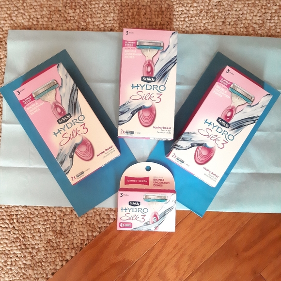 Schick Hydro Silk 3 Razor Bundle - Picture 4 of 16